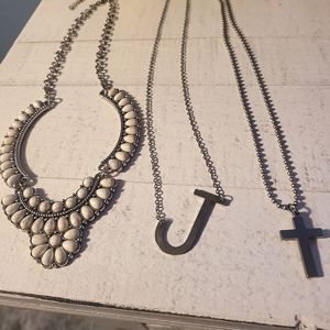 Necklace Trio: 📿Paparazzi     📿Silver Tone "J" w/Chain      📿Cross w/Chain